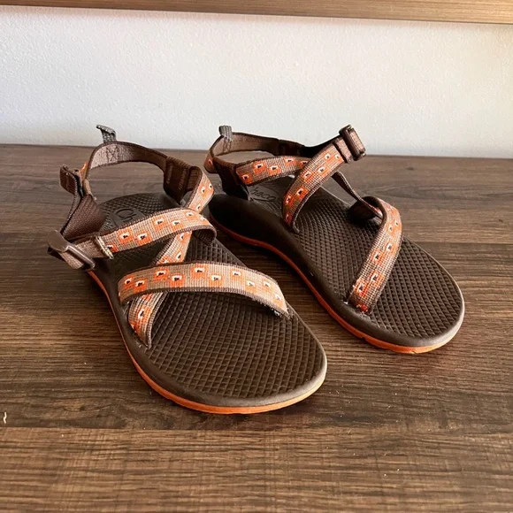 Youth chacos cheap